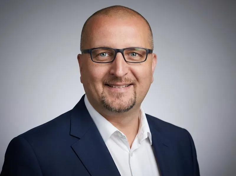 Lukas Skolimowski — Founder & CEO of FlowEdge AI